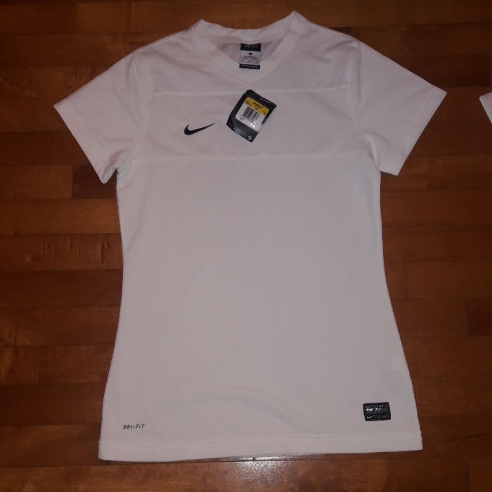 Nike top
